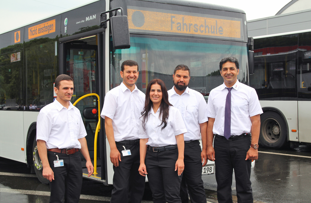 Integration durch Berufsausbildung: Seit 2016 bildet die KVB geflüchtete Menschen zum Busfahrer aus und bietet ihnen berufliche Perspektiven.